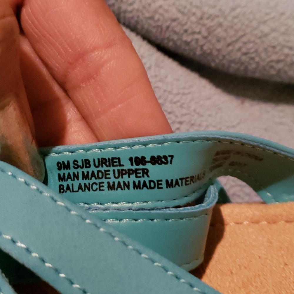 Shoes - Picture 4 of 6
